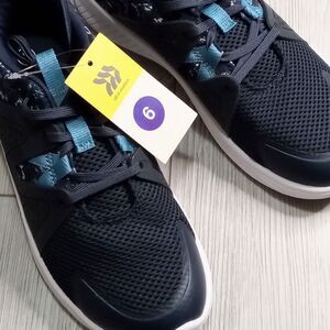 (54-4191)  🔥3/$20🔥  All In Motion Stormy Sneakers Sz 6